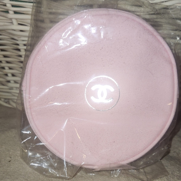 Chanel Pink Round Accessory - Picture 6 of 8